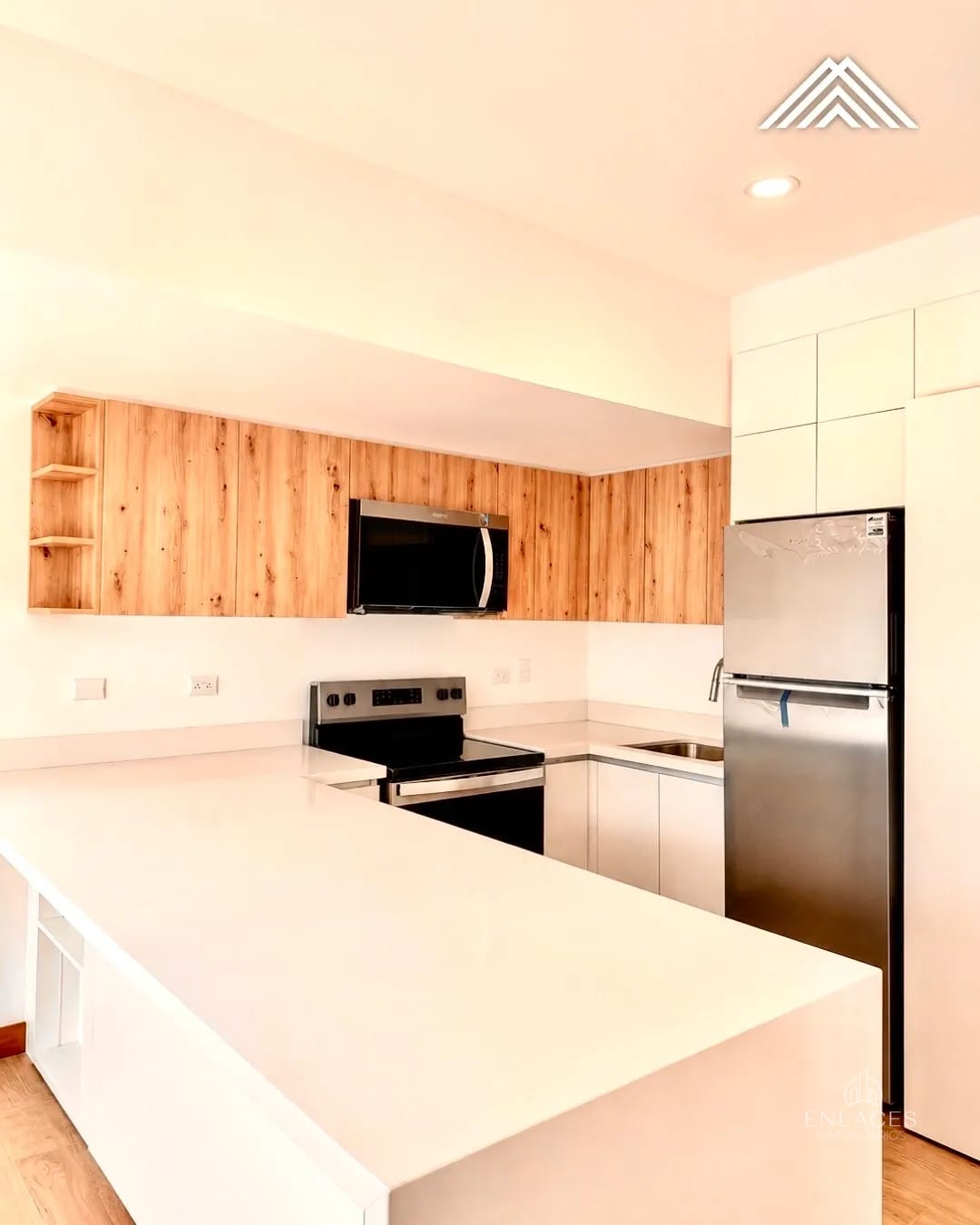 Zona 16 • Apartamento en Venta • Edificio Vila Bosque 34 — Apartamento en Venta en Zona 16, Guatemala, Ciudad — foto 2 de 11