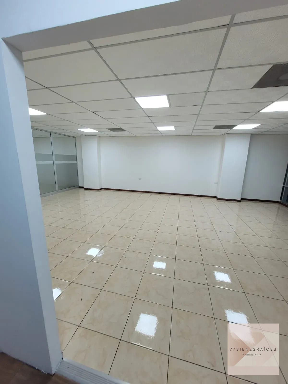 Amplia Oficina en Renta Zona 10 — Oficina en Alquiler en Reforma 10 (Reforma Business Center), Zona 10, Guatemala, Ciudad — foto 4 de 8