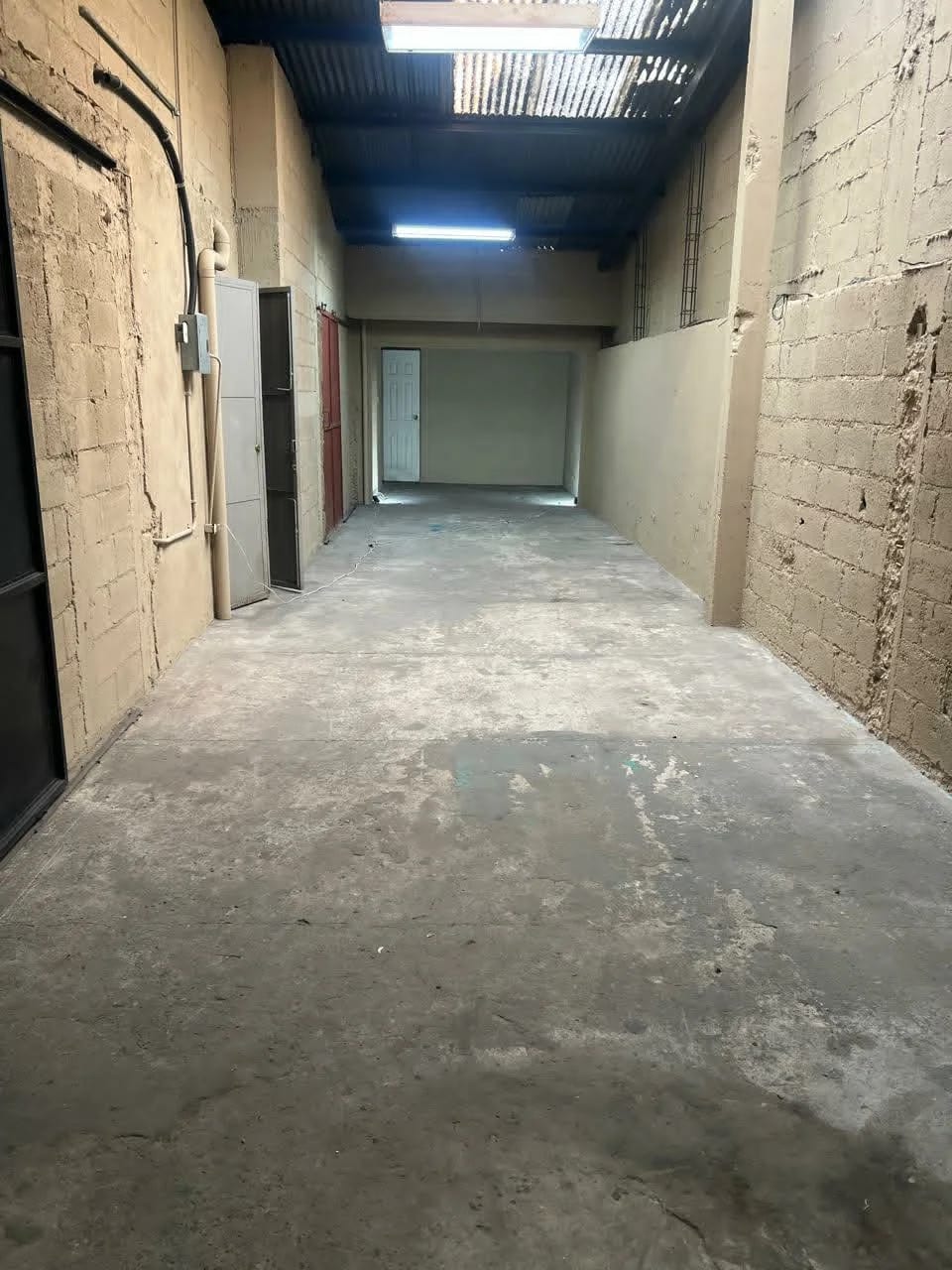 BODEGA 135 METROS PETAPA Y ATANASIO ZONA 12 RENTA — Bodega / Ofibodega en Alquiler en Zona 12, Guatemala, Ciudad — foto 1 de 12