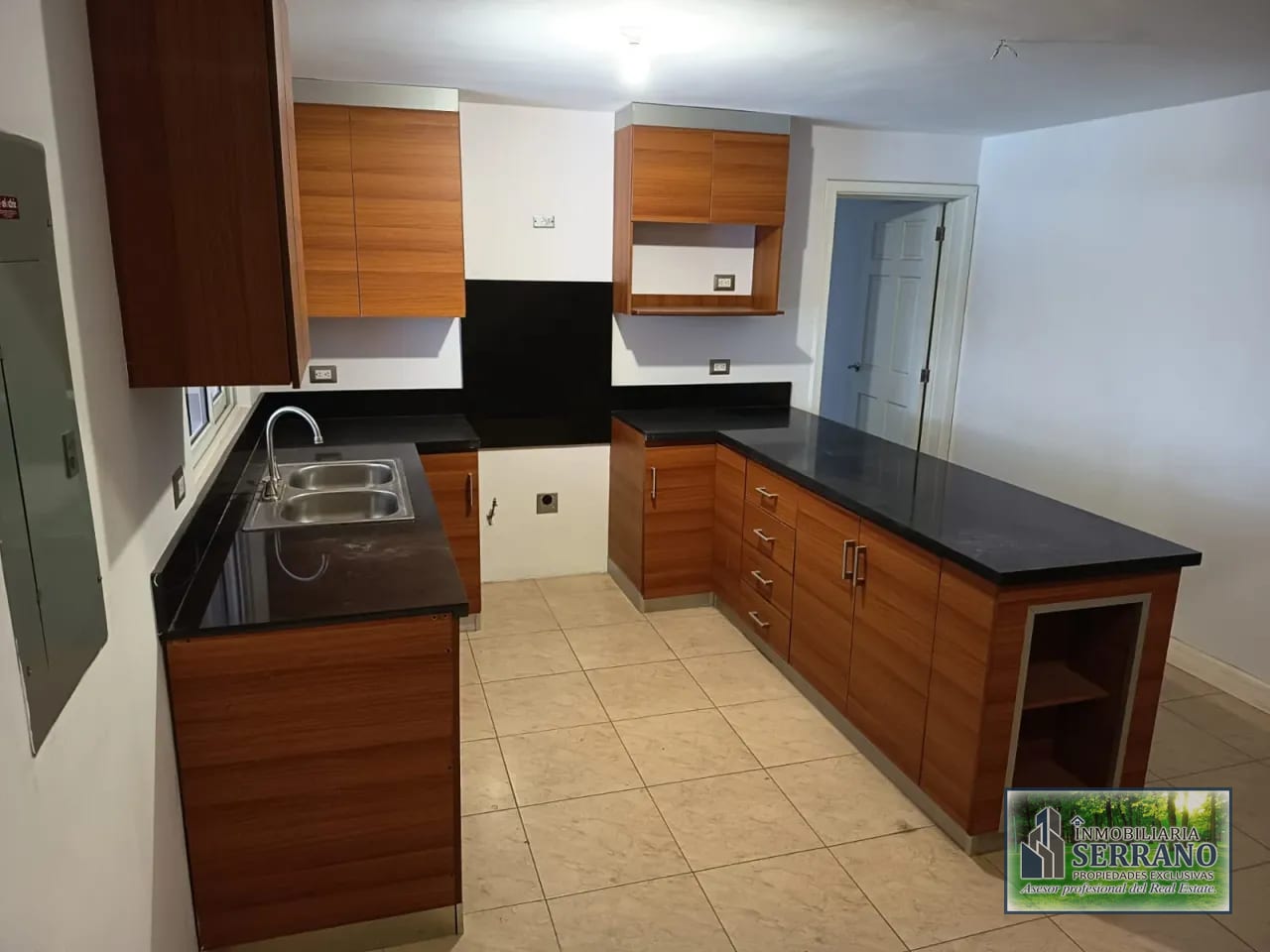 Renta de Casa en Condominio Exclusivo Cayála 10 Casas. — Casa en Alquiler en Explanada Cayalá, Zona 16, Guatemala, Ciudad — foto 4 de 17