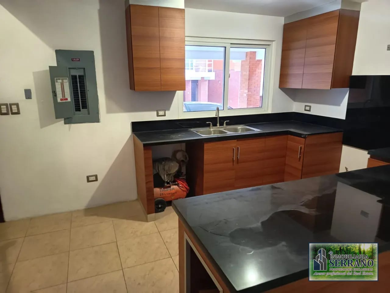 Renta de Casa en Condominio Exclusivo Cayála 10 Casas. — Casa en Alquiler en Explanada Cayalá, Zona 16, Guatemala, Ciudad — foto 5 de 17