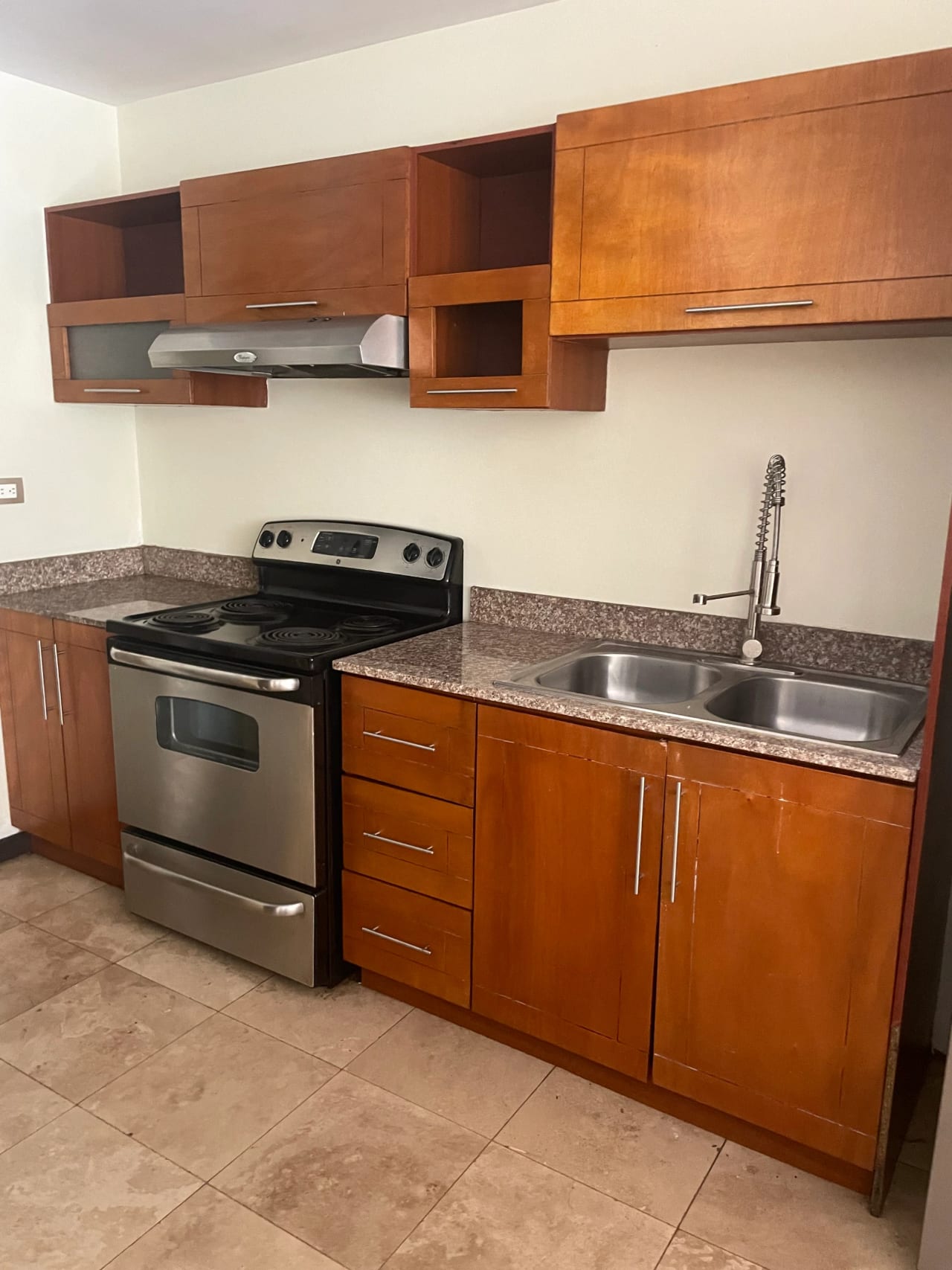 **RENTA Apartamento Zona 16** — Apartamento en Alquiler en Zona 16, Guatemala, Ciudad — foto 3 de 10