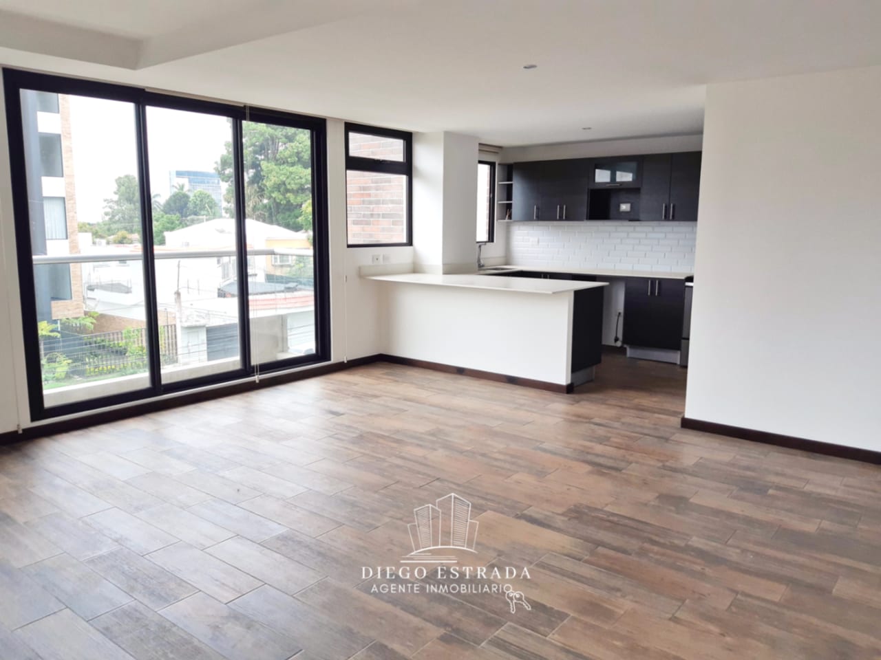 Zona 15, apartamento amplio — Apartamento en Alquiler en Nu, Zona 15, Guatemala, Ciudad — foto 1 de 11