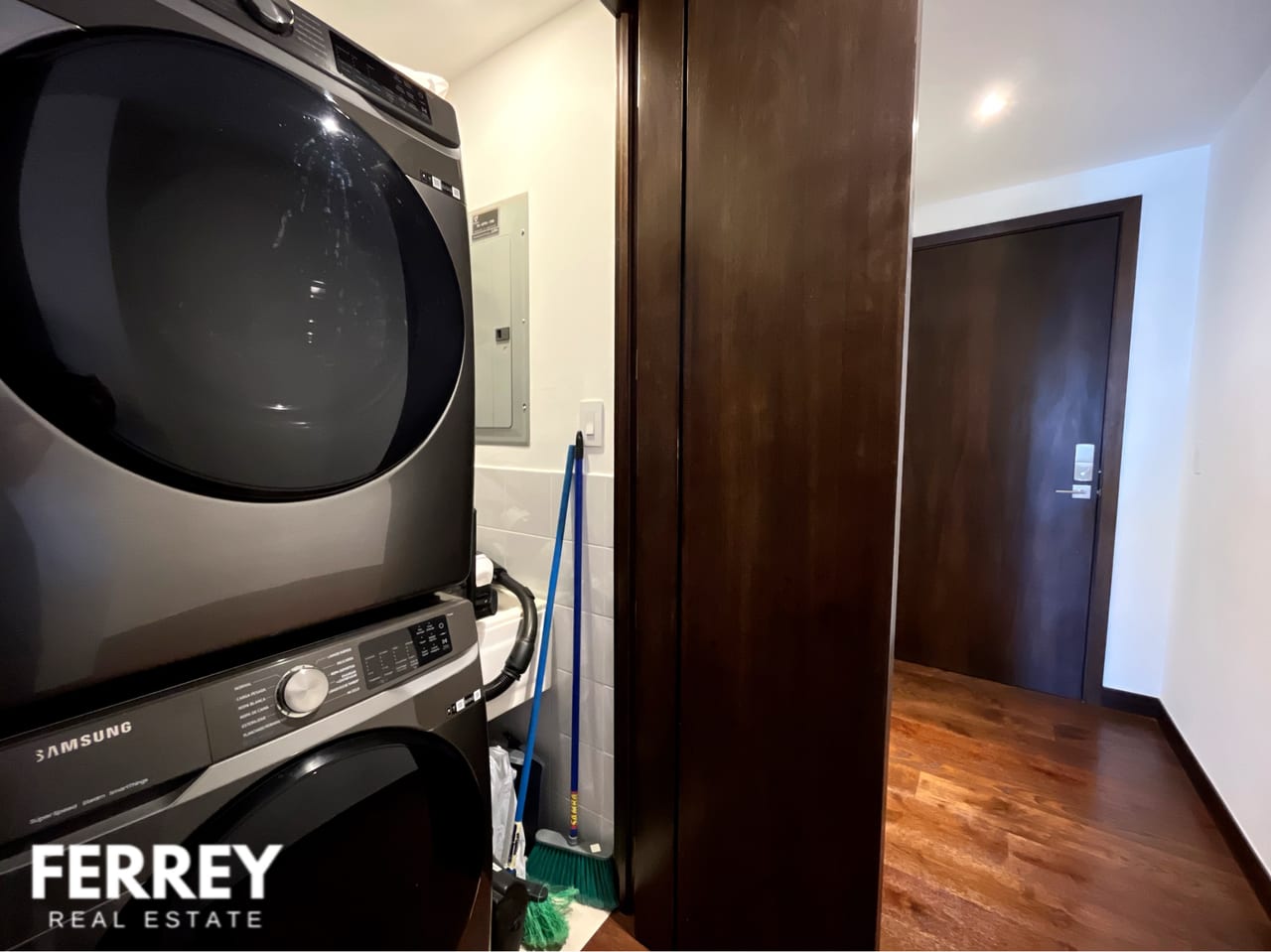 Apartamento amueblado en renta en zona 10 Edificio Vasanta — Apartamento en Alquiler en Vasanta, Zona 10, Guatemala, Ciudad — foto 9 de 17
