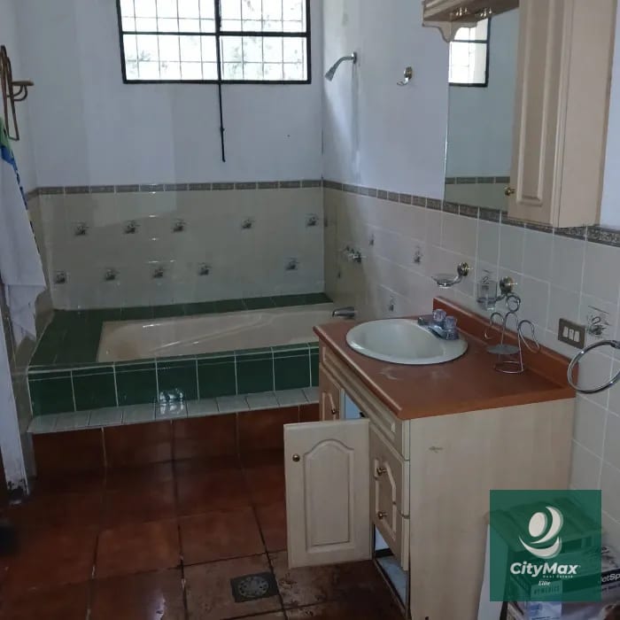 Casa en residencial Hacienda de Las Flores San Juan Sacatepequez — Casa en Venta en San Juan Sacatepéquez, Sacatepéquez — foto 5 de 7