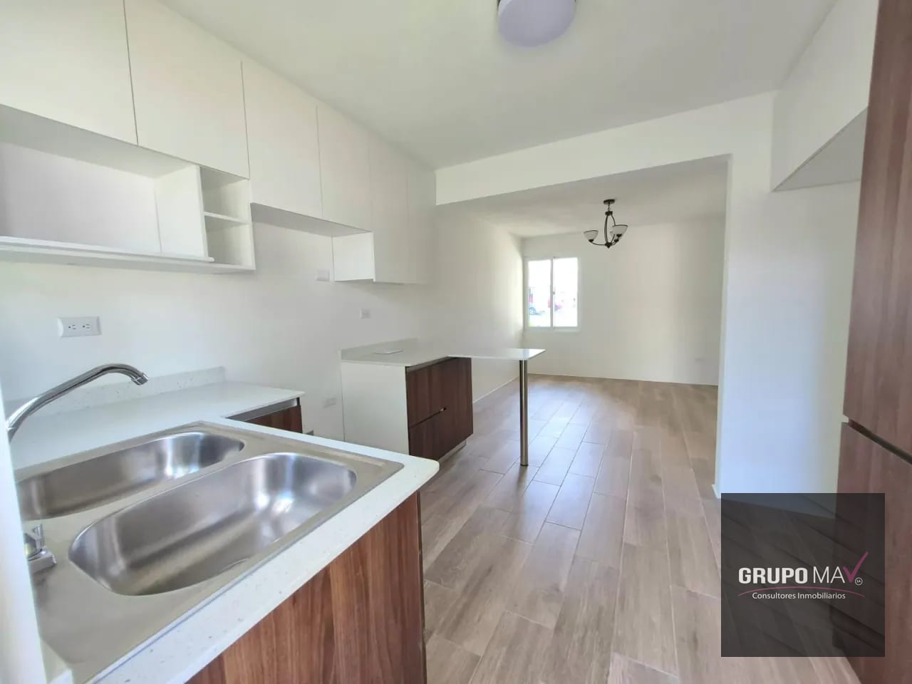 Casa Nueva dentro de Pinabetes Condominio Eucaliptos — Casa en Venta en San José Pinula, Guatemala, Ciudad — foto 3 de 10