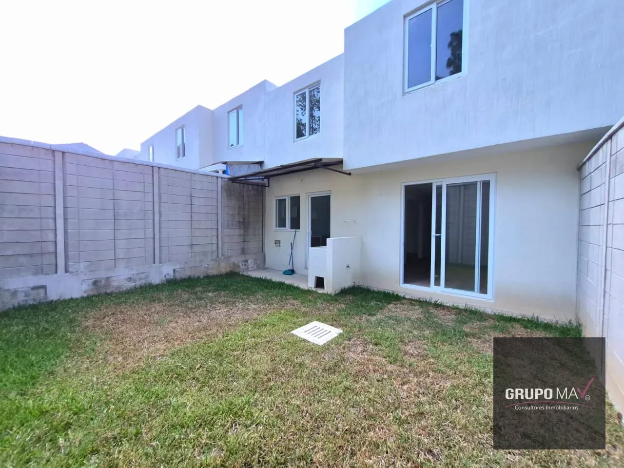 Casa Nueva dentro de Pinabetes Condominio Eucaliptos — Casa en Venta en San José Pinula, Guatemala, Ciudad — foto 1 de 10