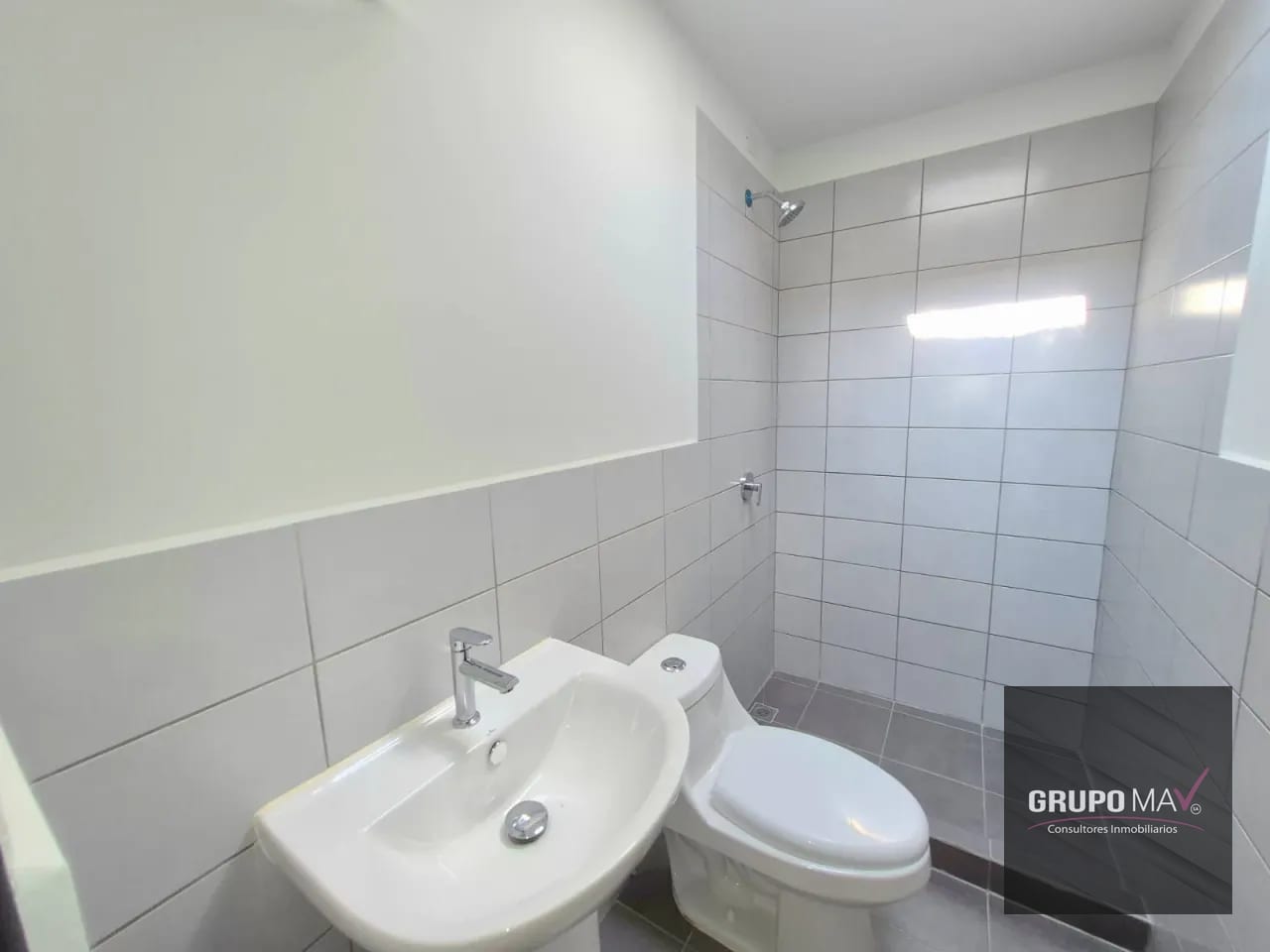Casa Nueva dentro de Pinabetes Condominio Eucaliptos — Casa en Venta en San José Pinula, Guatemala, Ciudad — foto 9 de 10