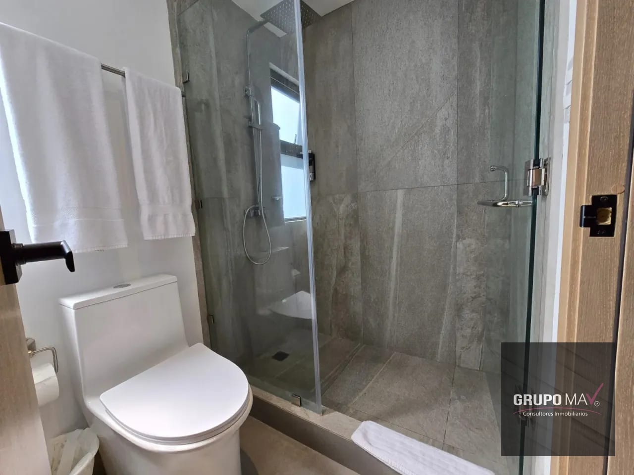 Apartamento Amueblado en Zona 10 Bona Diez — Apartamento en Alquiler en Bonadiez, Zona 10, Guatemala, Ciudad — foto 8 de 13