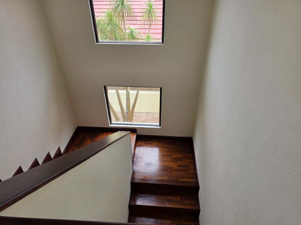 Alquilo casa hermosa y amplia 375 mts2 en km 16.5 CAES 5 cuartos, 4 parqueos techados — Casa en Alquiler en Centro Comercial Villa Clarita, Carretera a El Salvador, Guatemala, Ciudad — foto 11 de 17