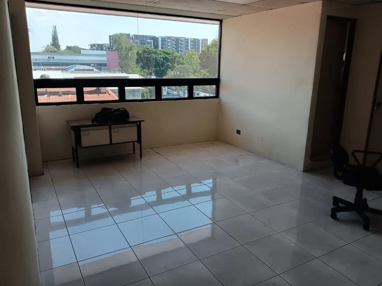 Oficina en Zona 9 — Oficina en Alquiler en Zona 9, Guatemala, Ciudad — foto 1 de 7
