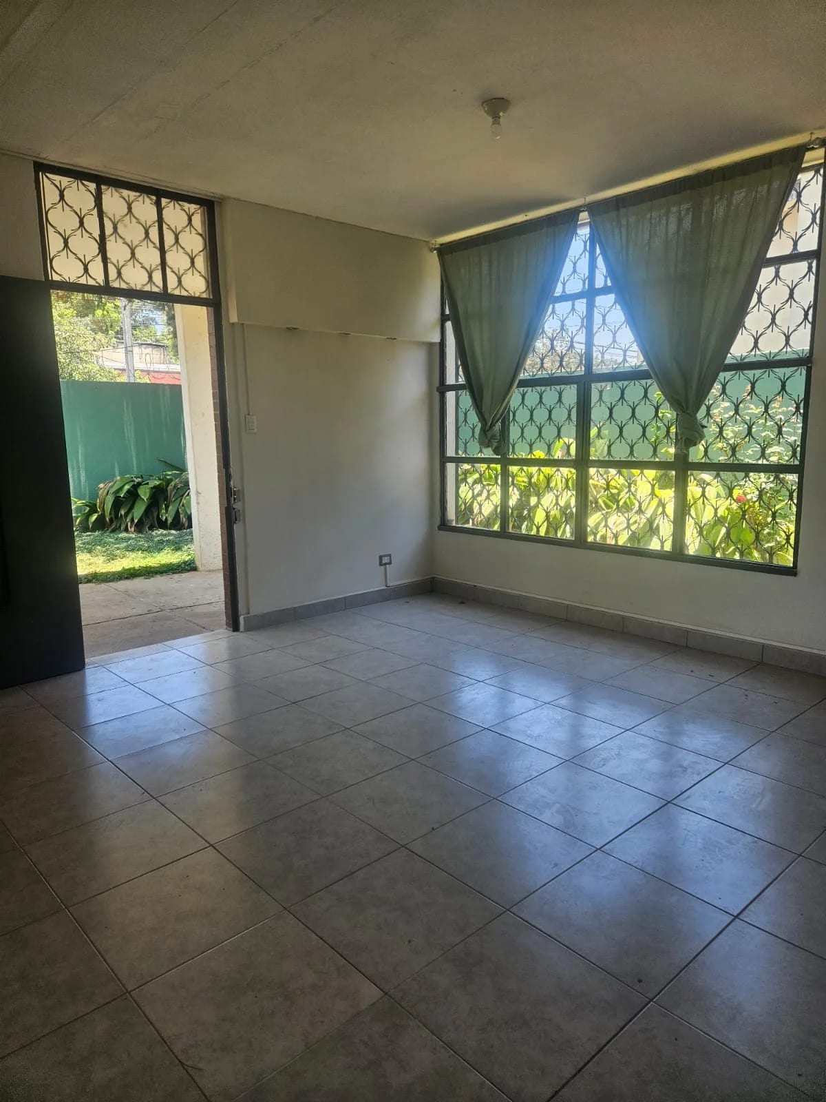 Casa en Zona 15 — Casa en Alquiler en Zona 15, Guatemala, Ciudad — foto 1 de 10