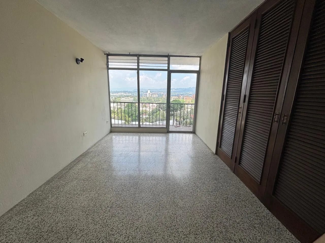 Apartamento en Zona 10 — Apartamento en Alquiler en Zona 10, Guatemala, Ciudad — foto 4 de 10