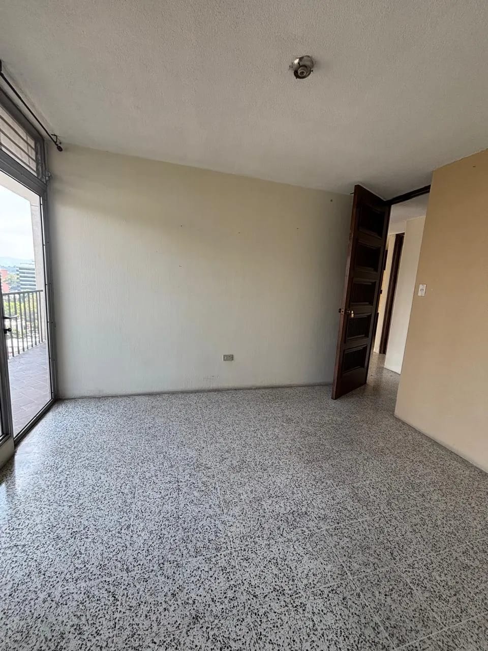 Apartamento en Zona 10 — Apartamento en Alquiler en Zona 10, Guatemala, Ciudad — foto 5 de 10
