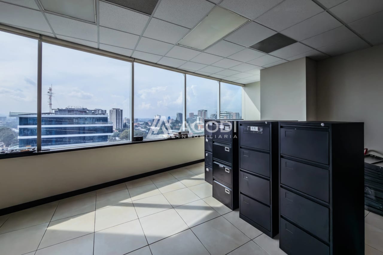Oficina en Zona 10 — Oficina en Alquiler en Zona 10, Guatemala, Ciudad — foto 1 de 10
