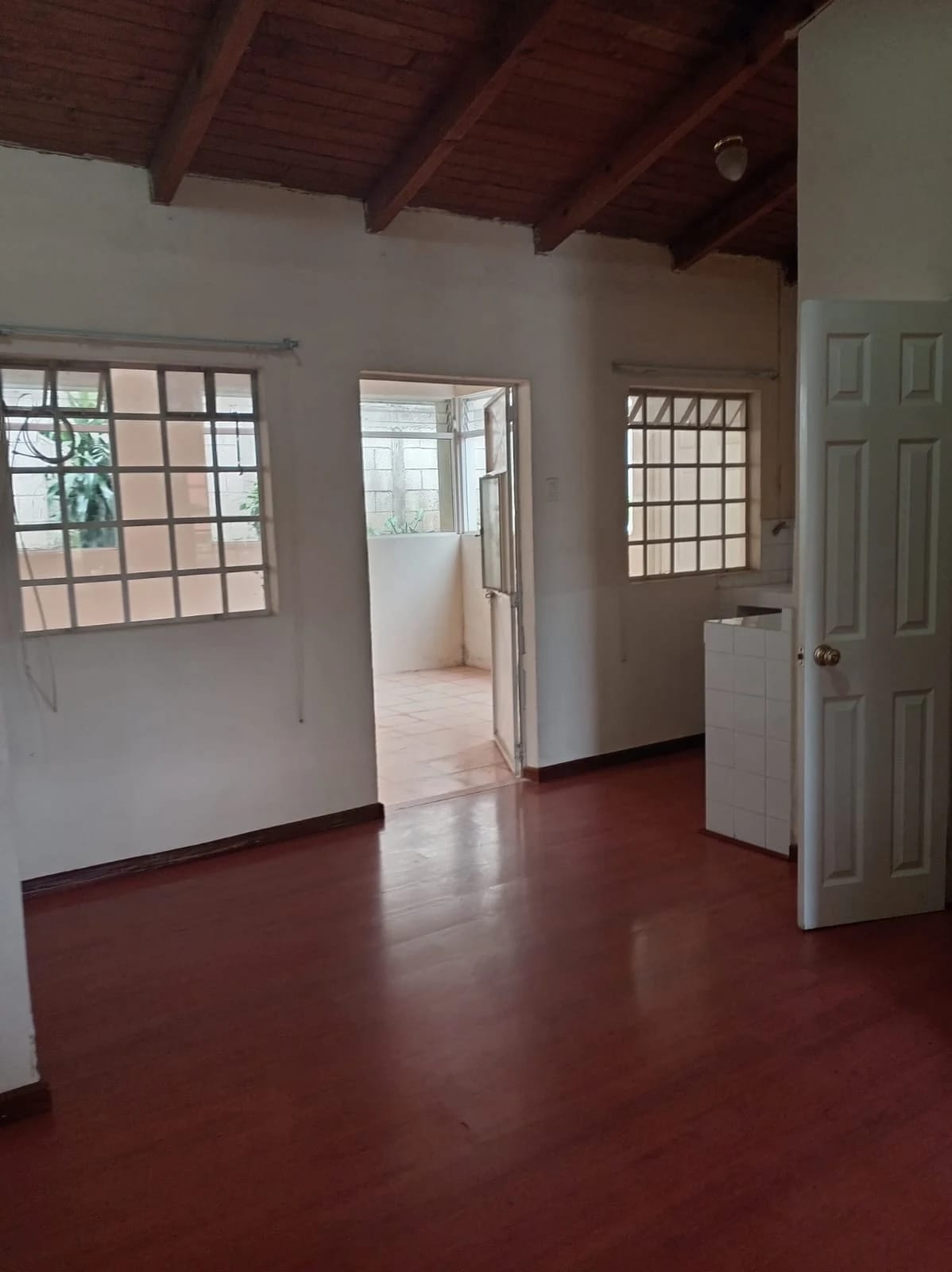 Casa con terreno en San Lucas Sacatepéquez — Casa en Venta en San Lucas Sacatepéquez, Sacatepéquez — foto 4 de 10