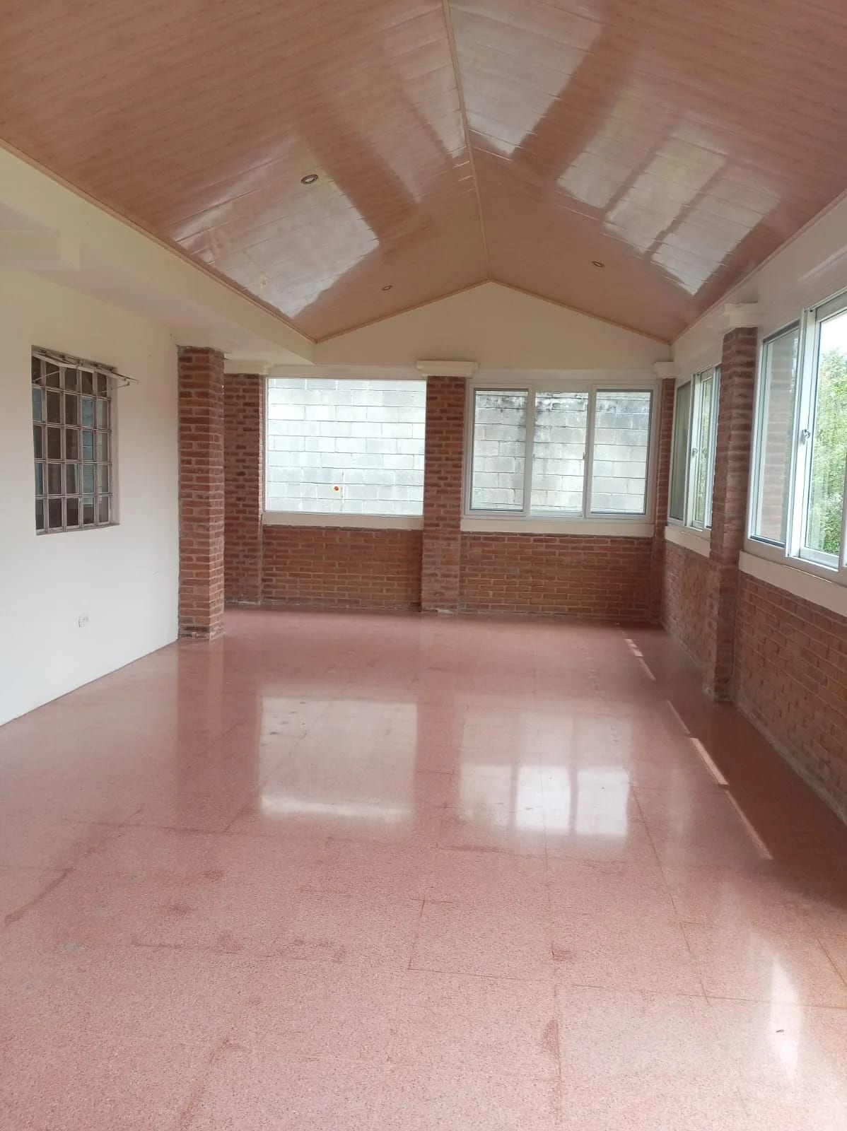 Casa con terreno en San Lucas Sacatepéquez — Casa en Venta en San Lucas Sacatepéquez, Sacatepéquez — foto 2 de 10