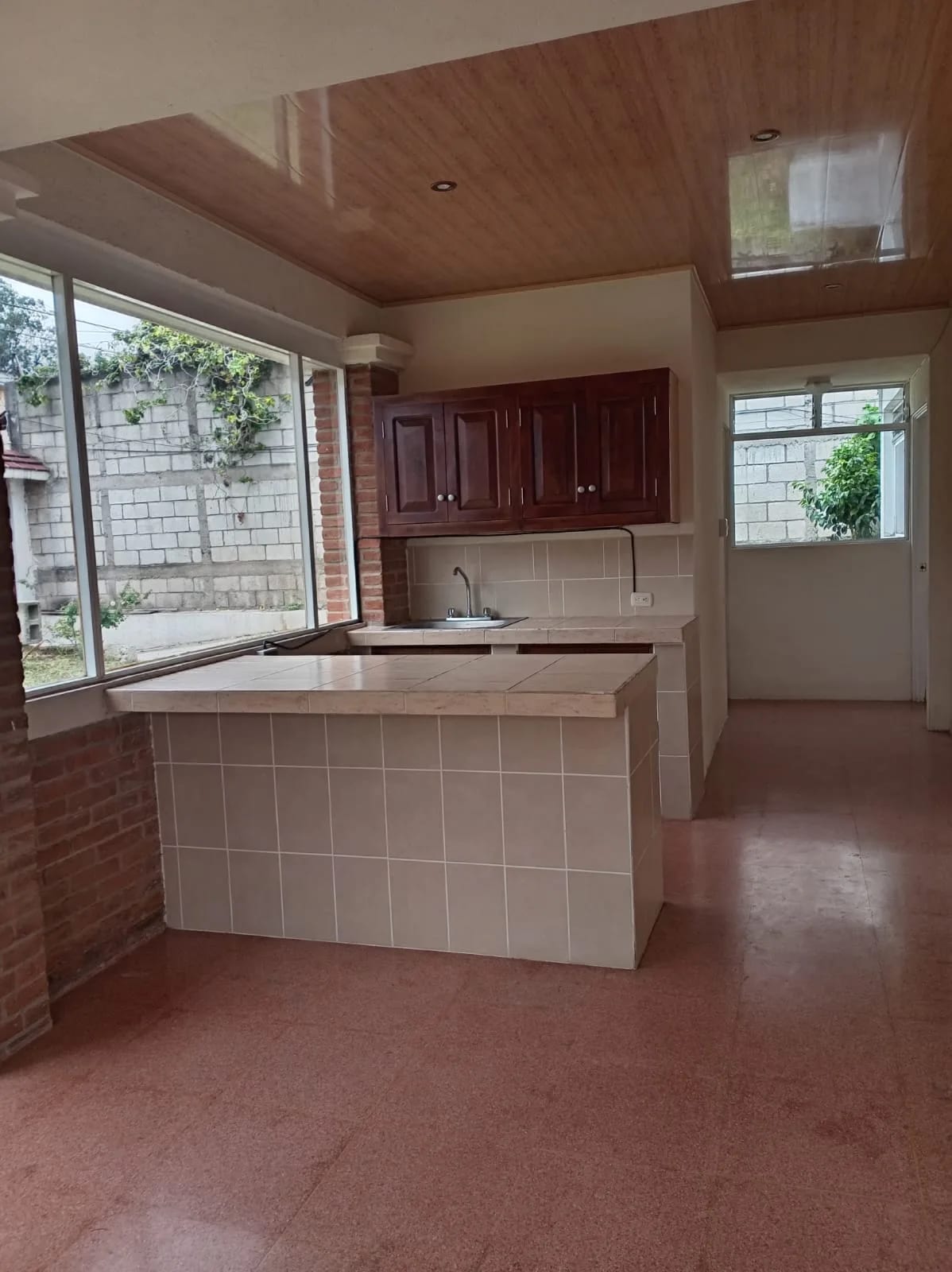 Casa con terreno en San Lucas Sacatepéquez — Casa en Venta en San Lucas Sacatepéquez, Sacatepéquez — foto 3 de 10