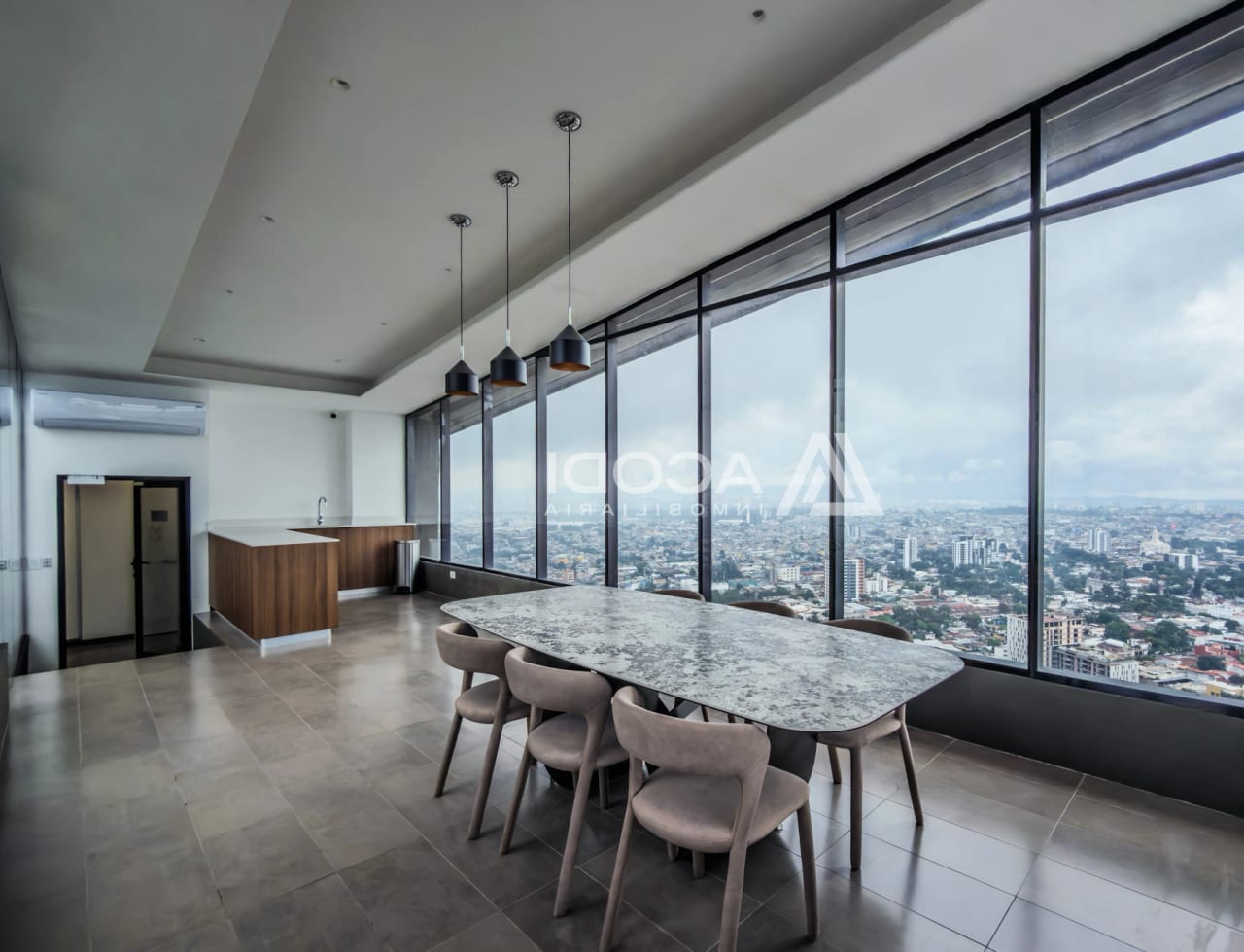 Apartamento en nivel alto en Altaire, zona 11 — Apartamento en Venta en Zona 11, Guatemala, Ciudad — foto 2 de 10