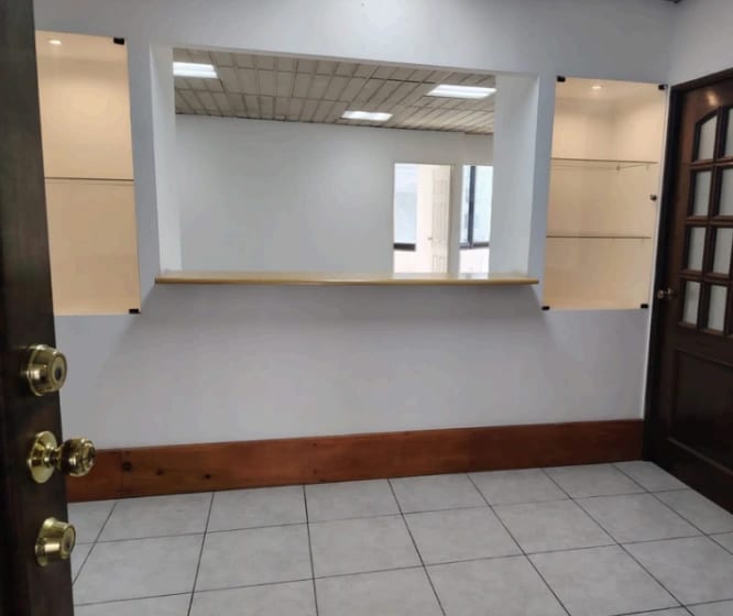 Oficina en zona 10 — Oficina en Alquiler en Zona 10, Guatemala, Ciudad — foto 1 de 2