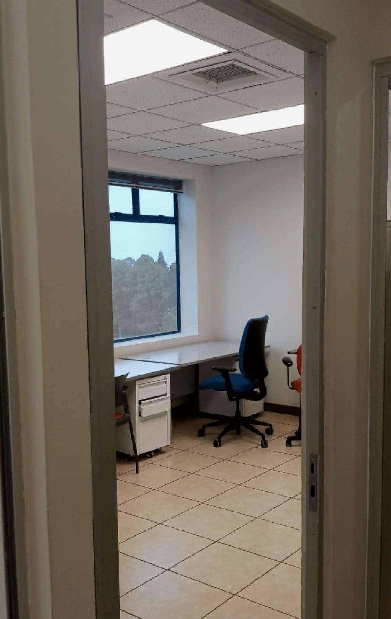 Oficina en Zona 10 — Oficina en Alquiler en Zona 10, Guatemala, Ciudad — foto 3 de 6
