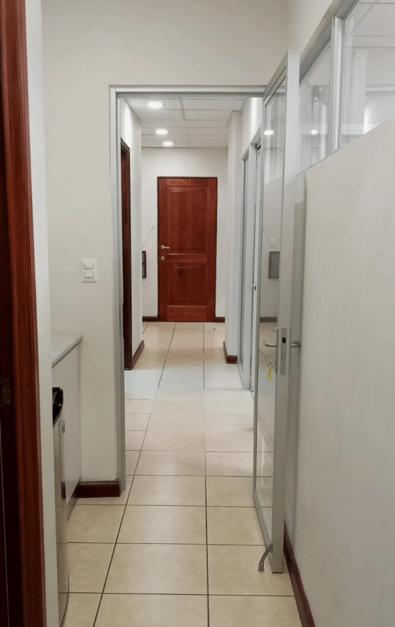 Oficina en Zona 10 — Oficina en Alquiler en Zona 10, Guatemala, Ciudad — foto 6 de 6