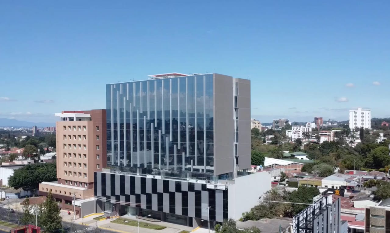 Edificio en Zona 10 — Edificio en Alquiler en Zona 10, Guatemala, Ciudad — foto 1 de 10