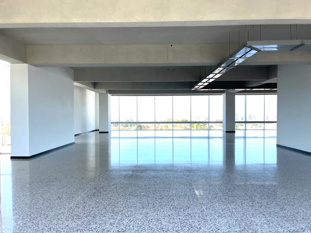 Edificio en Zona 10 — Edificio en Alquiler en Zona 10, Guatemala, Ciudad — foto 3 de 10