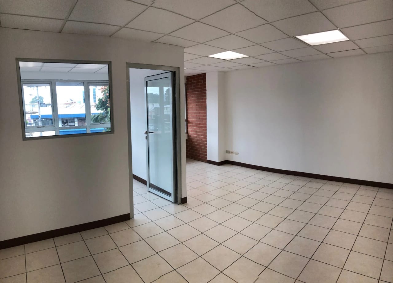 Oficina en Zona 10 — Oficina en Alquiler en Zona 10, Guatemala, Ciudad — foto 1 de 5