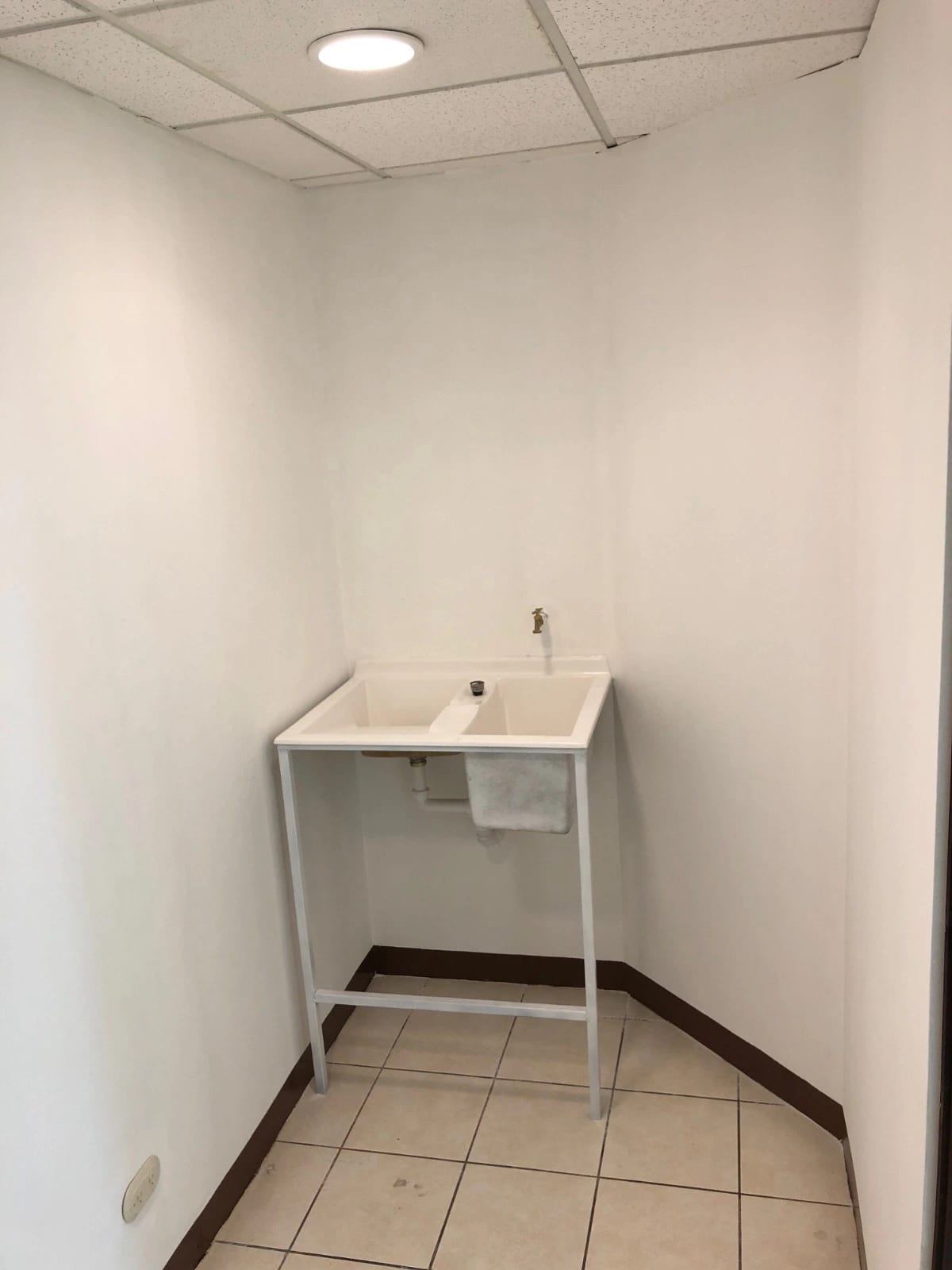 Oficina en Zona 10 — Oficina en Alquiler en Zona 10, Guatemala, Ciudad — foto 5 de 5