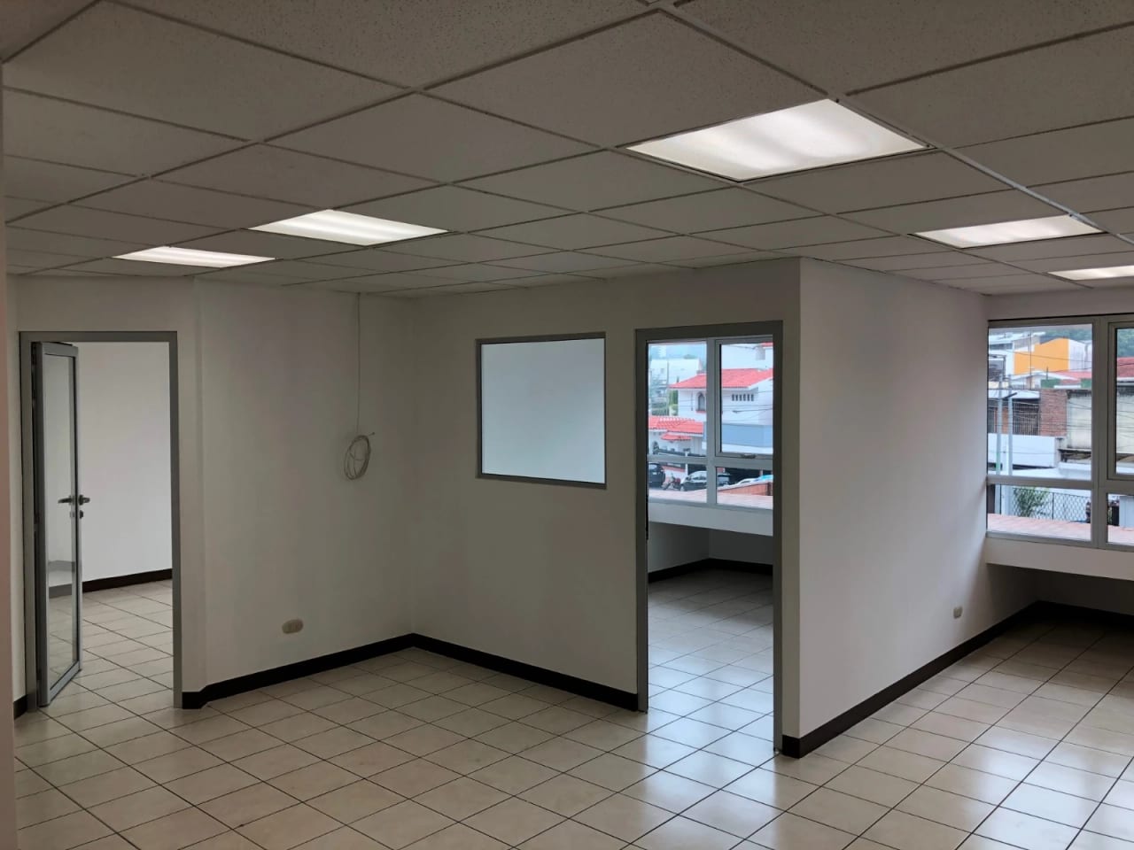 Oficina en Zona 10 — Oficina en Alquiler en Zona 10, Guatemala, Ciudad — foto 4 de 5
