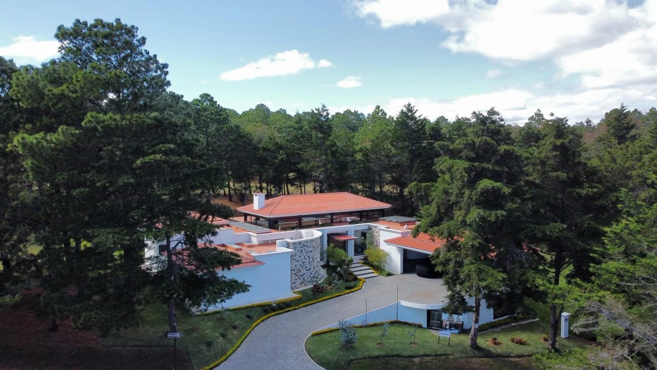 Casa en Hacienda Nueva, San José Pinula — Casa en Venta en San José Pinula, Guatemala, Ciudad — foto 1 de 11