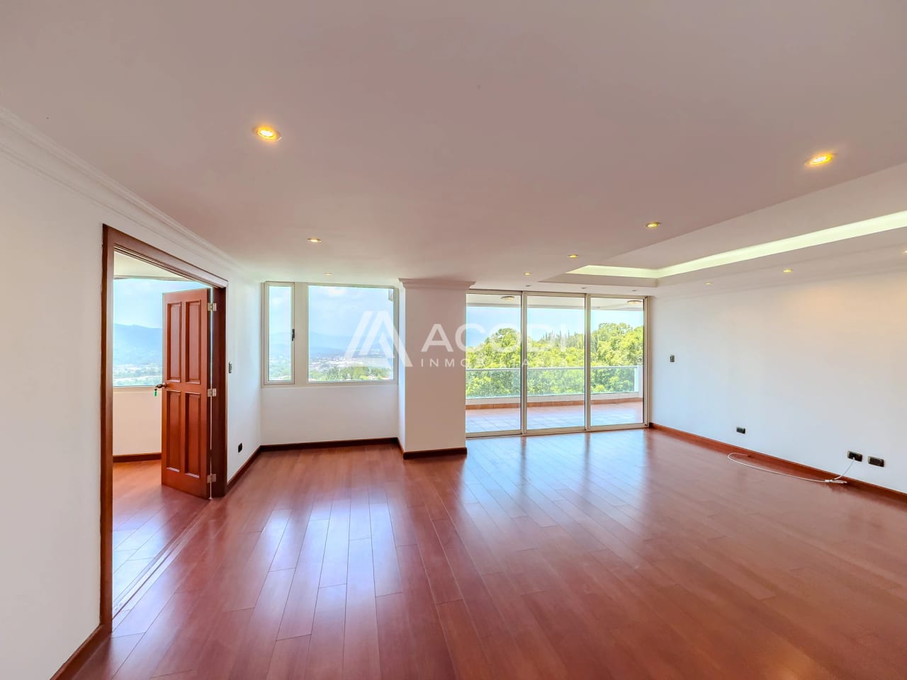 Apartamento en Zona 14 — Apartamento en Alquiler en Zona 14, Guatemala, Ciudad — foto 2 de 11