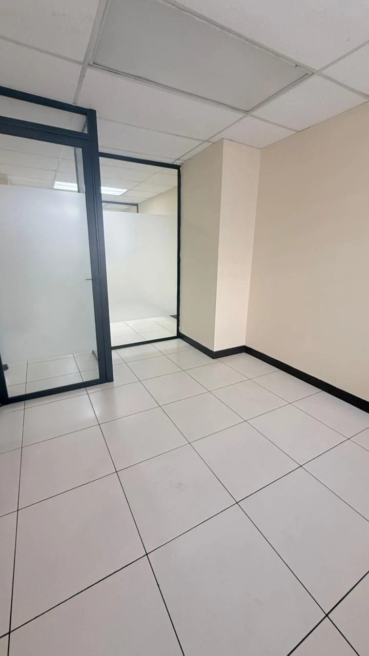 Oficina en Zona 10 — Oficina en Alquiler en Zona 10, Guatemala, Ciudad — foto 4 de 7