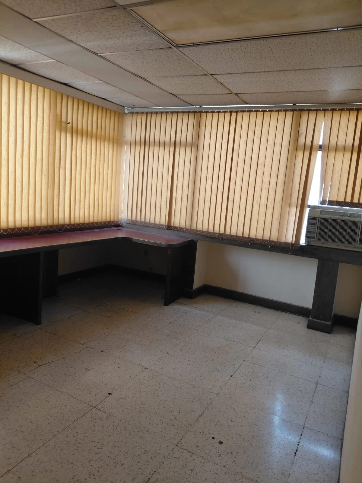 Oficina en Zona 10 — Oficina en Alquiler en Zona 10, Guatemala, Ciudad — foto 1 de 5