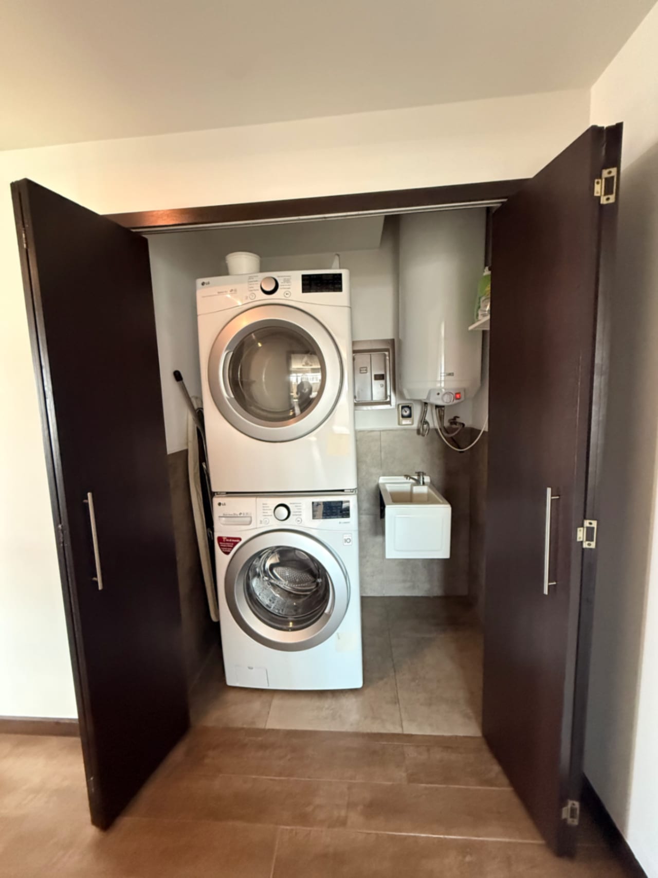 Renta de Apartamento de 2 habitaciones en Urbana, zona 10 — Apartamento en Alquiler en Urbana, Zona 10, Guatemala, Ciudad — foto 11 de 11