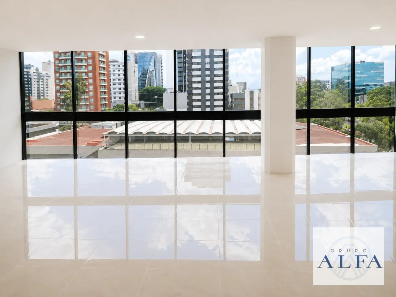 OFICINA 44 metros cuadrados, zona 10 cerca av Reforma — Oficina en Alquiler en Zona 10, Guatemala, Ciudad — foto 2 de 7