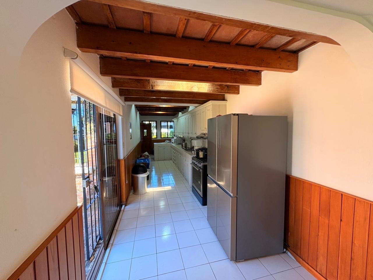 UNA PROPIEDAD QUE ENAMORA! DISPONIBLE EN VENTA AMPLIA RESIDENCIA CON 6,00 VRS DE TERRENO Y INA HERMOSA CASA DE UN NIVEL CON MÁS DE MIL METROS DE CONSTRUCCIÓN — Casa en Venta en San Lucas Sacatepéquez, Sacatepéquez — foto 16 de 17