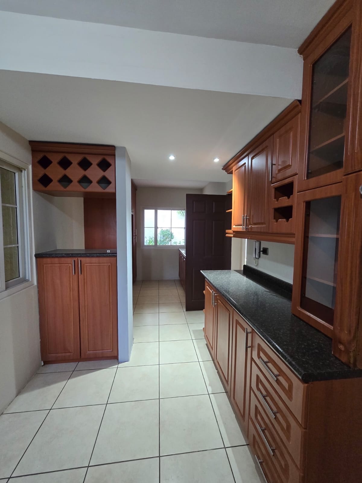 DISPONIBLE EN RENTA CASA EN EL PEÑÓN DE SAN ÁNGEL ZONA 2 — Casa en Alquiler en Peñón de San Ángel, Zona 2, Guatemala, Ciudad — foto 9 de 12