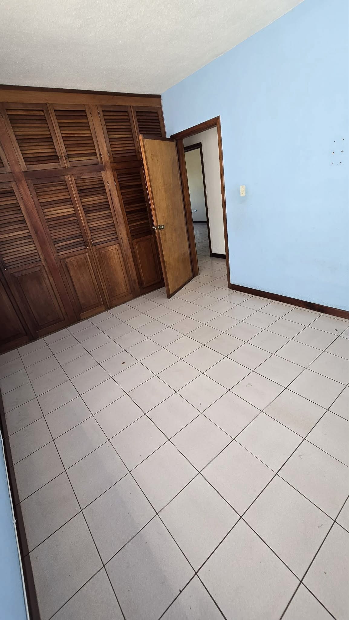 CASA EN RENTA SECTOR A6 CIUDAD SAN CRISTOBAL POR LA POPS — Casa en Alquiler en Zona 8 Mixco, Guatemala, Ciudad — foto 7 de 8