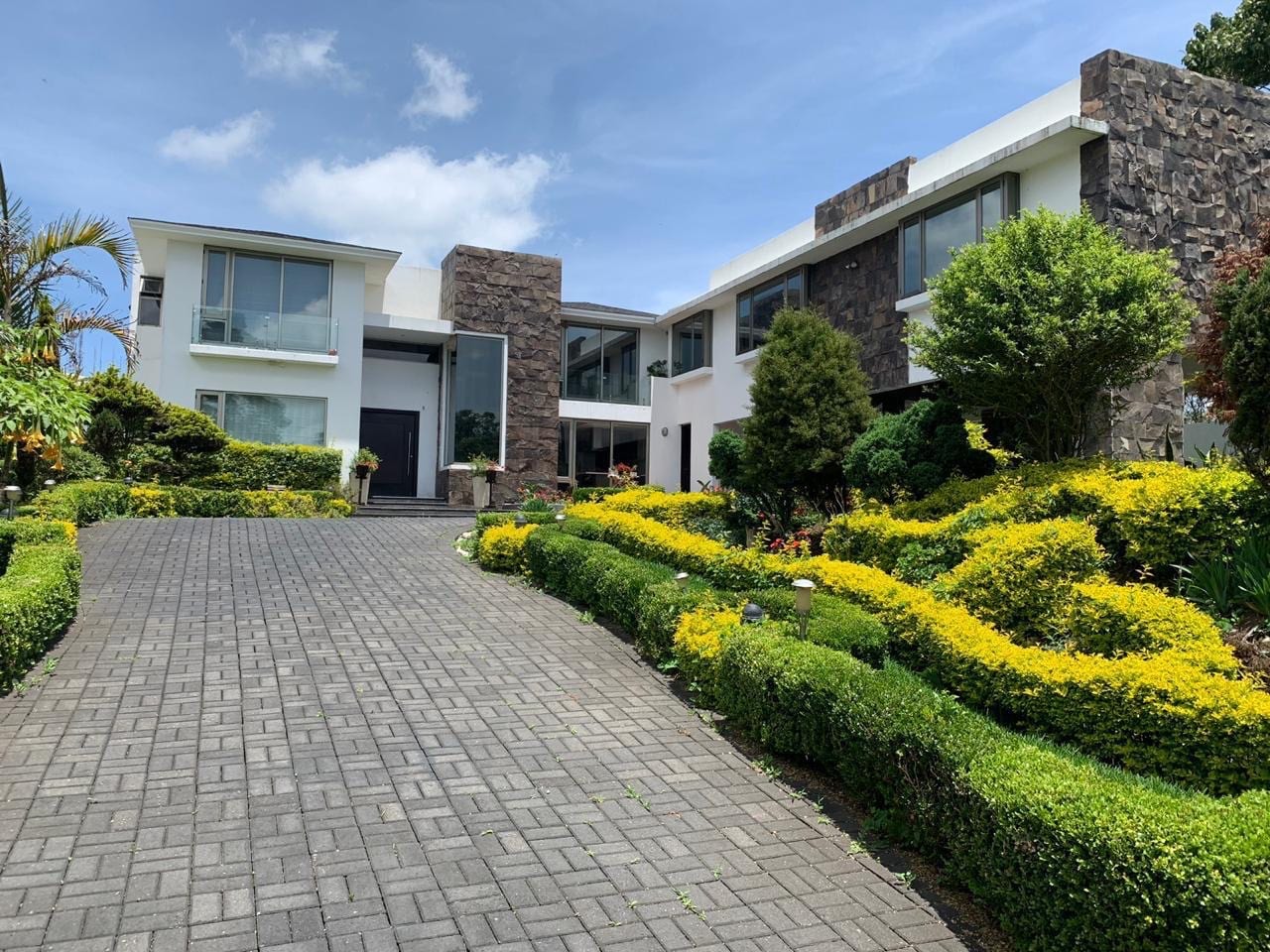 ESPECTACULAR CASA EN VENTA EN KM10.5 CARRETERA ALA SALVADOR VISTA AL VALLE — Casa en Venta en Carretera a El Salvador, Guatemala, Ciudad — foto 1 de 7