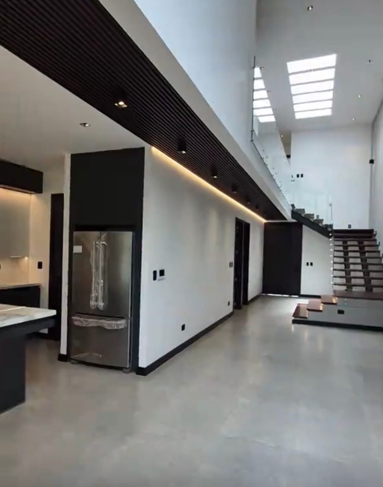 Hermosa Propiedad en Residencial el Tajín Lm 18 Carreteral al Salvador una Propiedad Única — Casa en Venta en El Tajin, Carretera a El Salvador, Guatemala, Ciudad — foto 3 de 10