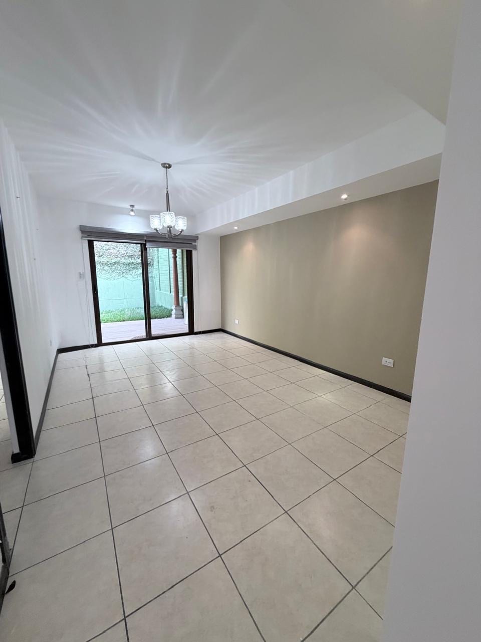 Hermosa Casa en Venta ! Vistas de San Isidro a un Excelente Precio Agenda Hoy Tu Visita — Casa en Venta en Vistas de San Isidro, Zona 16, Guatemala, Ciudad — foto 7 de 17