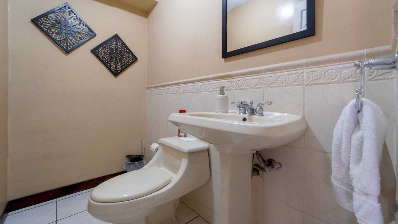 Oportunidad de Vivienda o Inversión Casa en Venta Condominio Santa Lucía Sector A10 Ciudad San Cristobal Super Precio — Casa en Venta en Zona 8 Mixco, Guatemala, Ciudad — foto 10 de 17