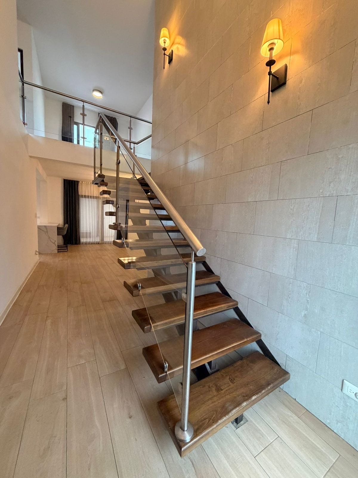 Hermosa Casa en Condominio Real del Bosque Sector A1/A9 Ciudad San Cristobal por Walmart — Casa en Venta en Zona 8 Mixco, Guatemala, Ciudad — foto 3 de 16