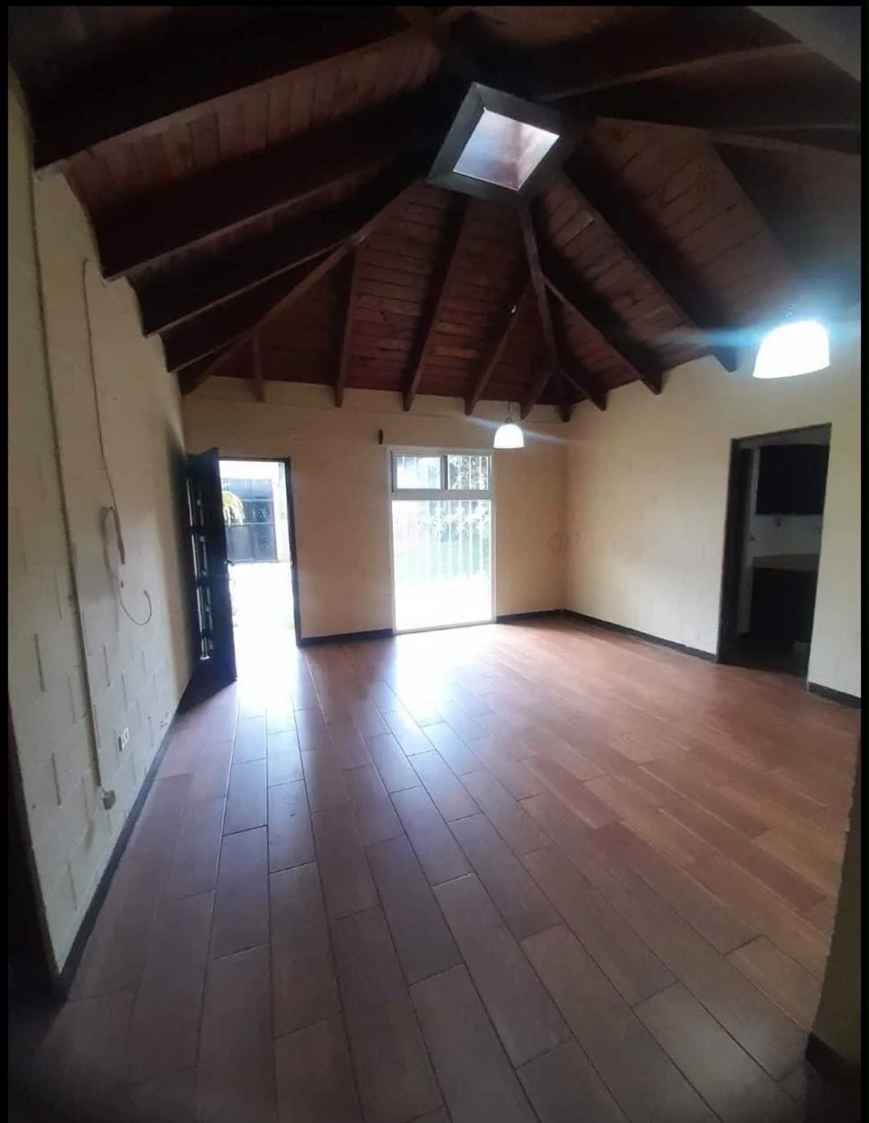 Casa en Renta Ciudad San Cristobal Cercano a Pinares — Casa en Alquiler en Zona 8 Mixco, Guatemala, Ciudad — foto 3 de 10