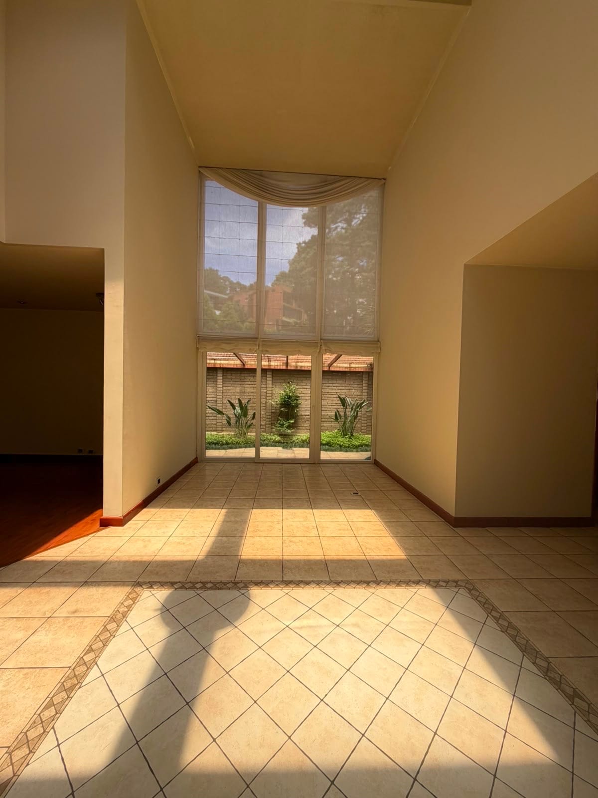 Hermosa Casa en Venta Bosques de las Luces — Casa en Venta en Bosques de Las Luces, Carretera a El Salvador, Guatemala, Ciudad — foto 1 de 12