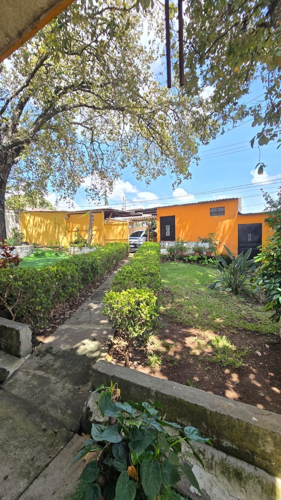 Hermosa y Amplia Propiedad en Venta en San Cristóbal, Mixco! ✨🏡 — Casa en Venta en Zona 8 Mixco, Guatemala, Ciudad — foto 4 de 14