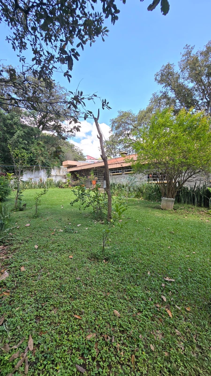 Hermosa y Amplia Propiedad en Venta en San Cristóbal, Mixco! ✨🏡 — Casa en Venta en Zona 8 Mixco, Guatemala, Ciudad — foto 8 de 14