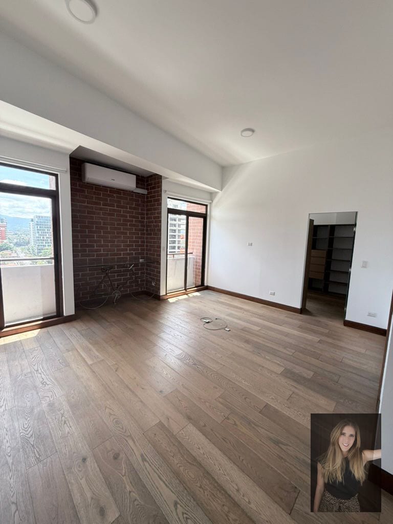 Apartamento en renta en Edificio en zona 10 a una cuadra de Oakland — Apartamento en Alquiler en Zona 10, Guatemala, Ciudad — foto 1 de 17